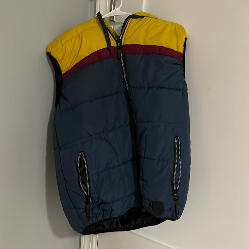 Hooded zipper vest
